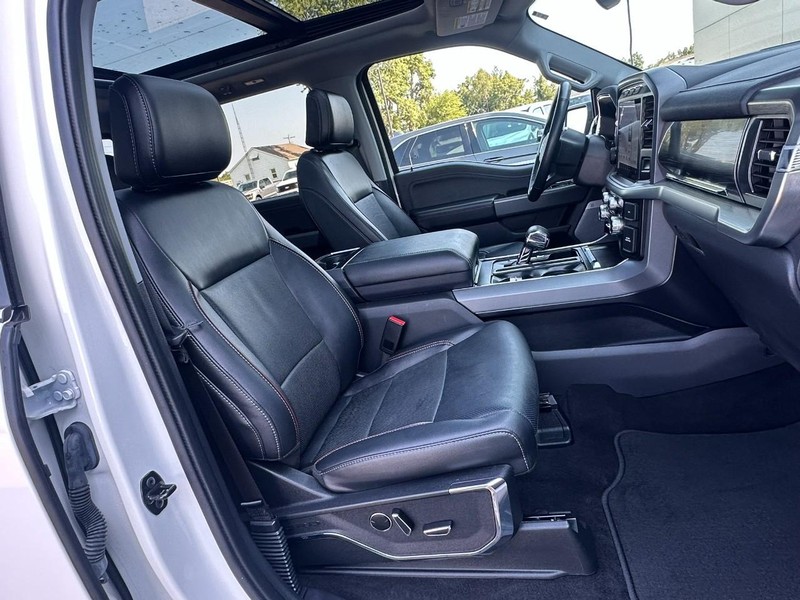 Ford F-150 Vehicle Full-screen Gallery Image 17