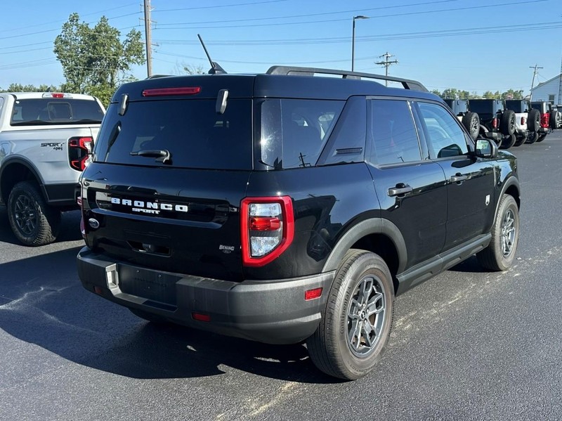 Ford Bronco Sport Vehicle Full-screen Gallery Image 04