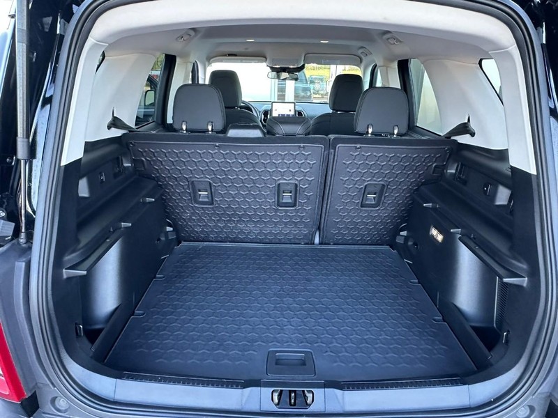 Ford Bronco Sport Vehicle Full-screen Gallery Image 14