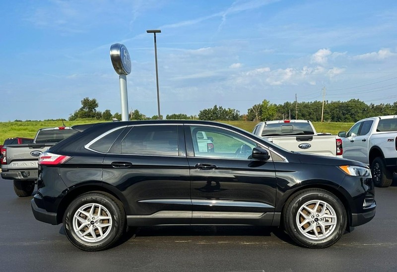 Ford Edge Vehicle Full-screen Gallery Image 02