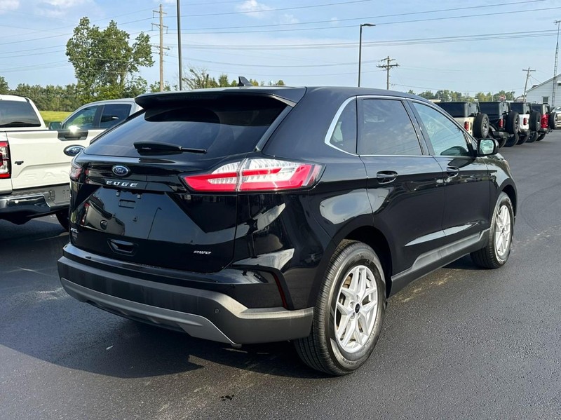 Ford Edge Vehicle Full-screen Gallery Image 03