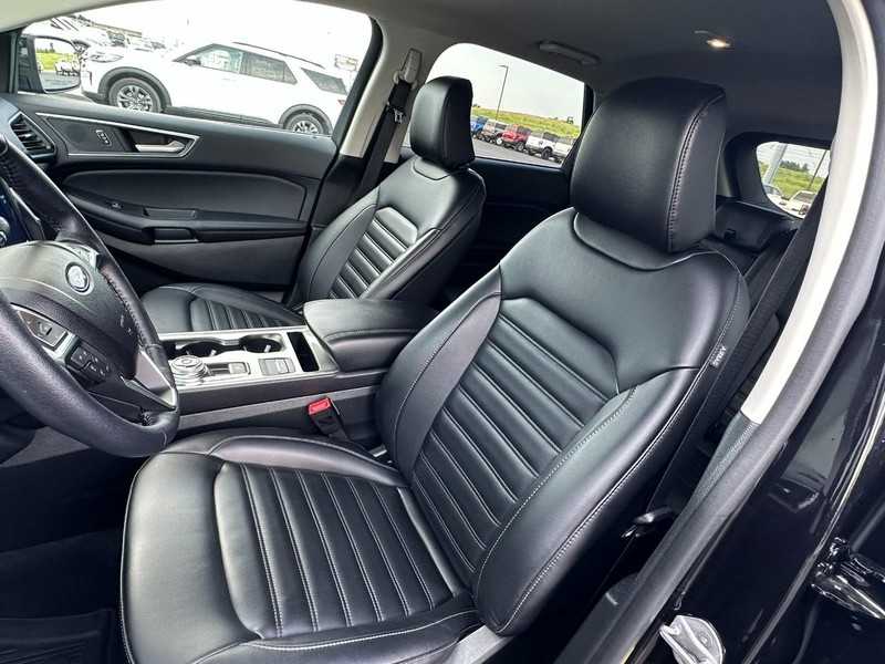Ford Edge Vehicle Full-screen Gallery Image 08