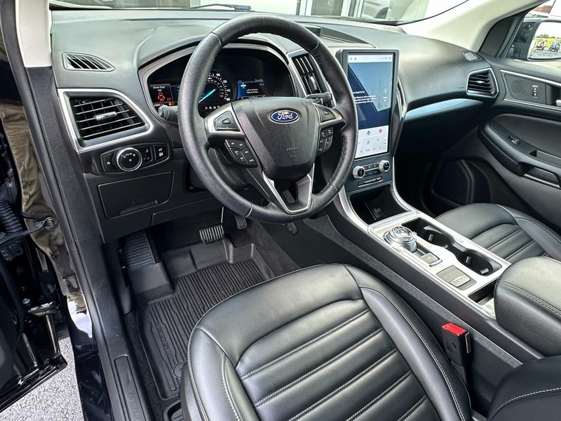 Ford Edge Vehicle Full-screen Gallery Image 09