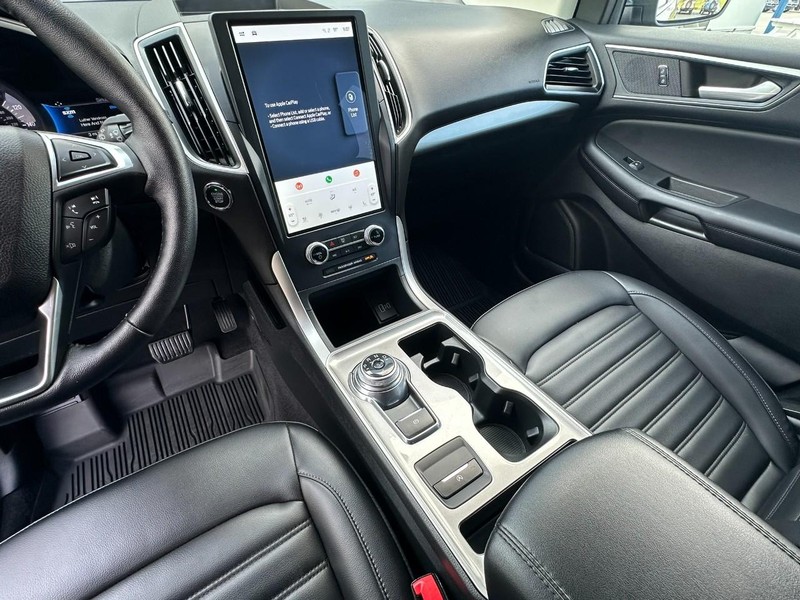 Ford Edge Vehicle Full-screen Gallery Image 11