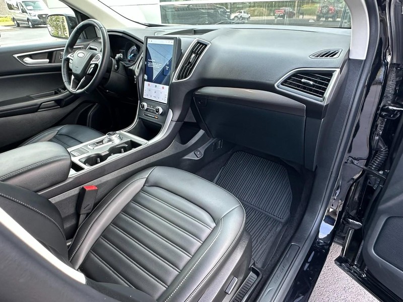Ford Edge Vehicle Full-screen Gallery Image 14