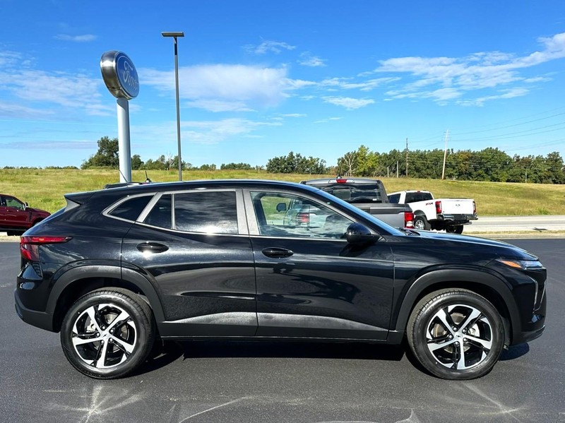 Chevrolet Trax Vehicle Full-screen Gallery Image 02