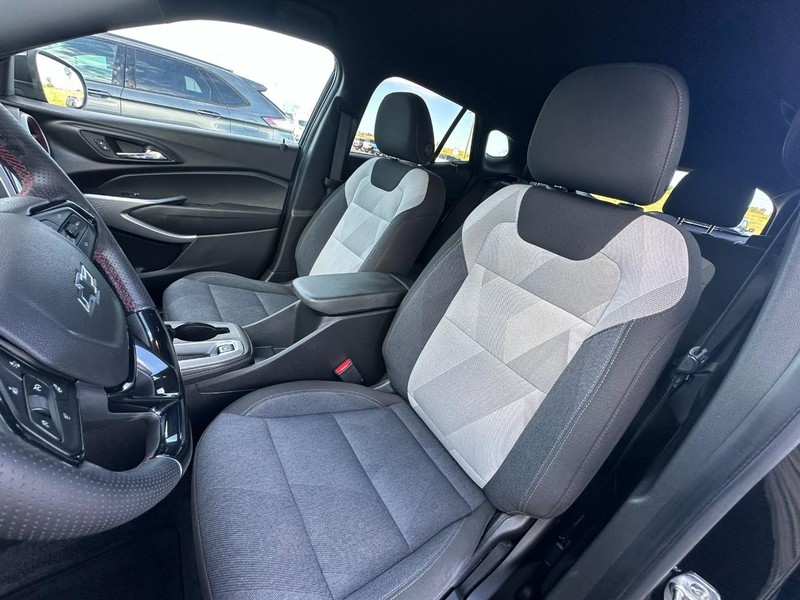 Chevrolet Trax Vehicle Full-screen Gallery Image 08