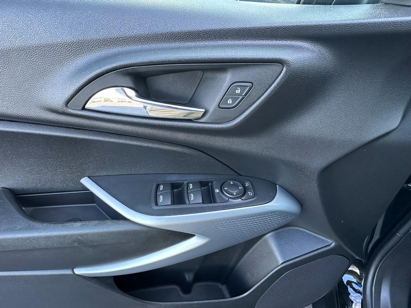 Chevrolet Trax Vehicle Full-screen Gallery Image 10