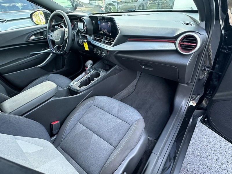 Chevrolet Trax Vehicle Full-screen Gallery Image 14
