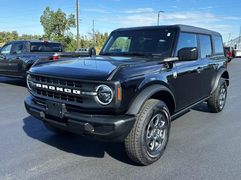 Ford Bronco Vehicle Full-screen Gallery Image 04
