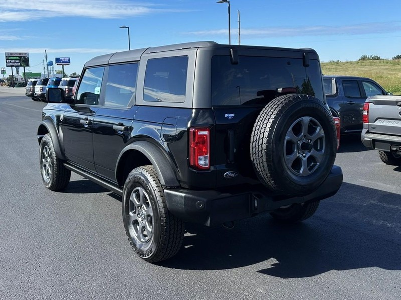 Ford Bronco Vehicle Full-screen Gallery Image 06