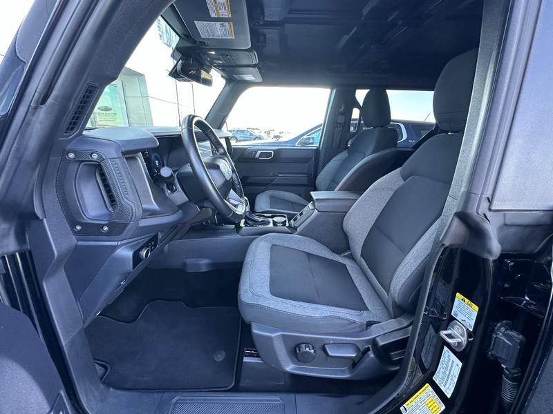 Ford Bronco Vehicle Full-screen Gallery Image 07