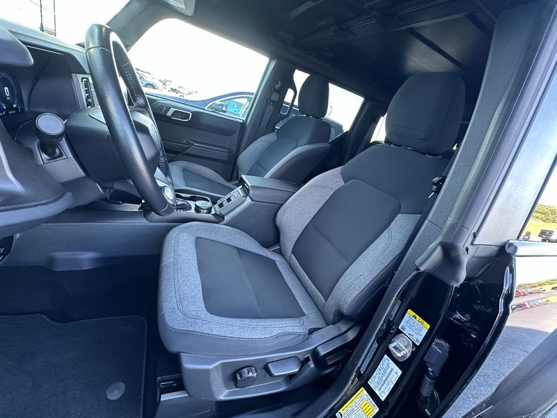 Ford Bronco Vehicle Full-screen Gallery Image 08