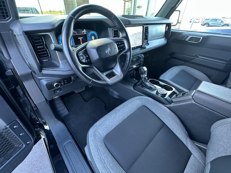 Ford Bronco Vehicle Full-screen Gallery Image 09