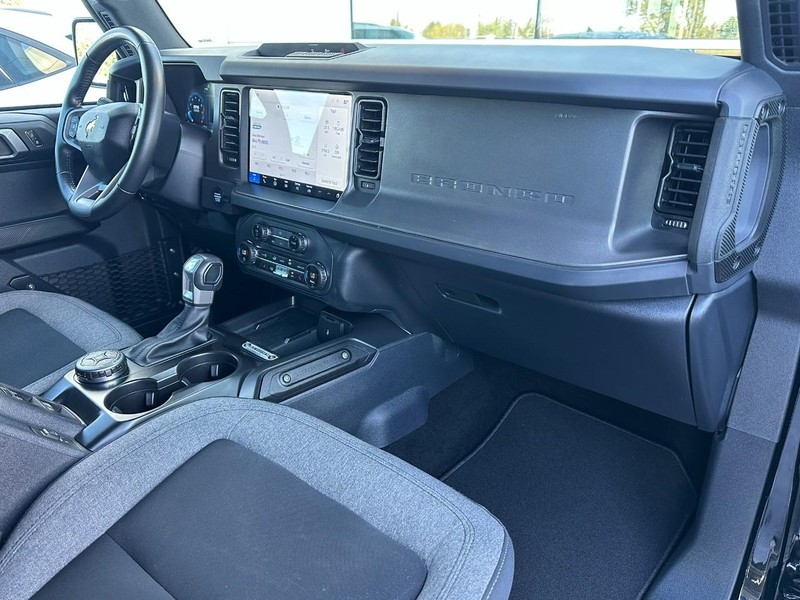 Ford Bronco Vehicle Full-screen Gallery Image 13