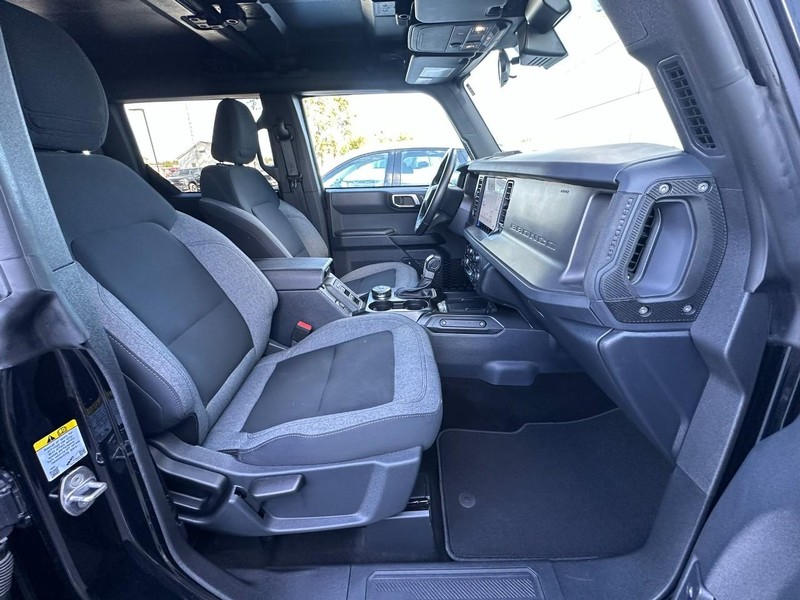 Ford Bronco Vehicle Full-screen Gallery Image 14
