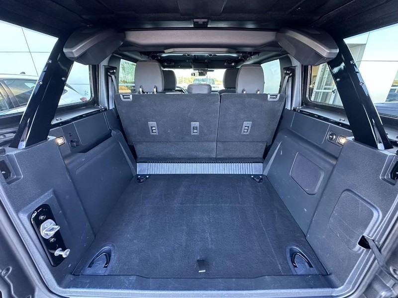 Ford Bronco Vehicle Full-screen Gallery Image 15
