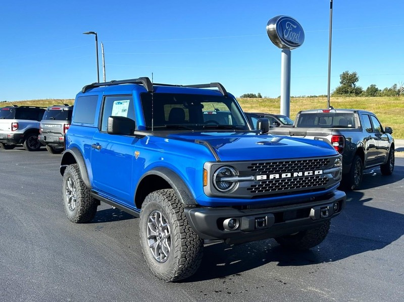 Ford Bronco Vehicle Full-screen Gallery Image 04