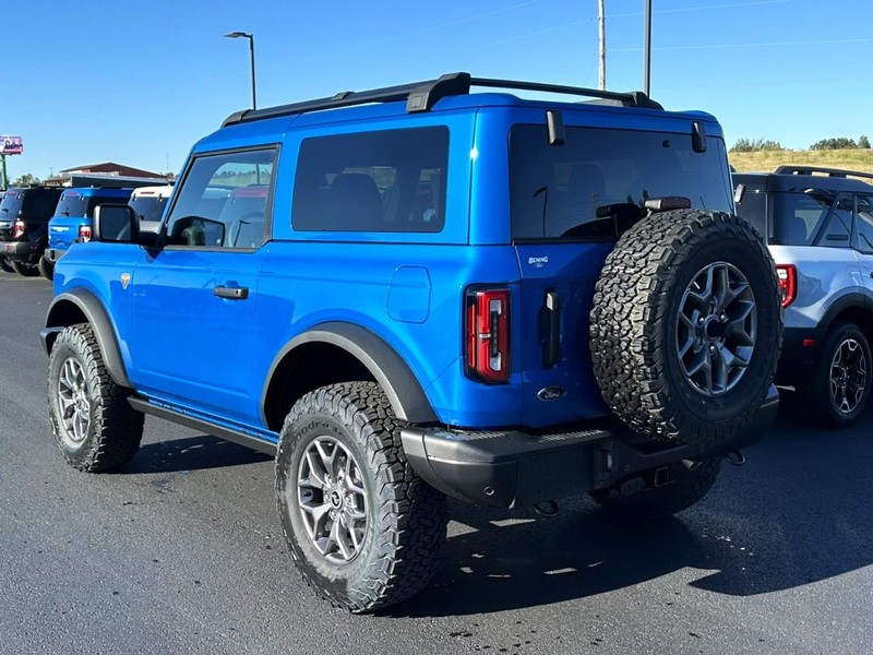 Ford Bronco Vehicle Full-screen Gallery Image 07