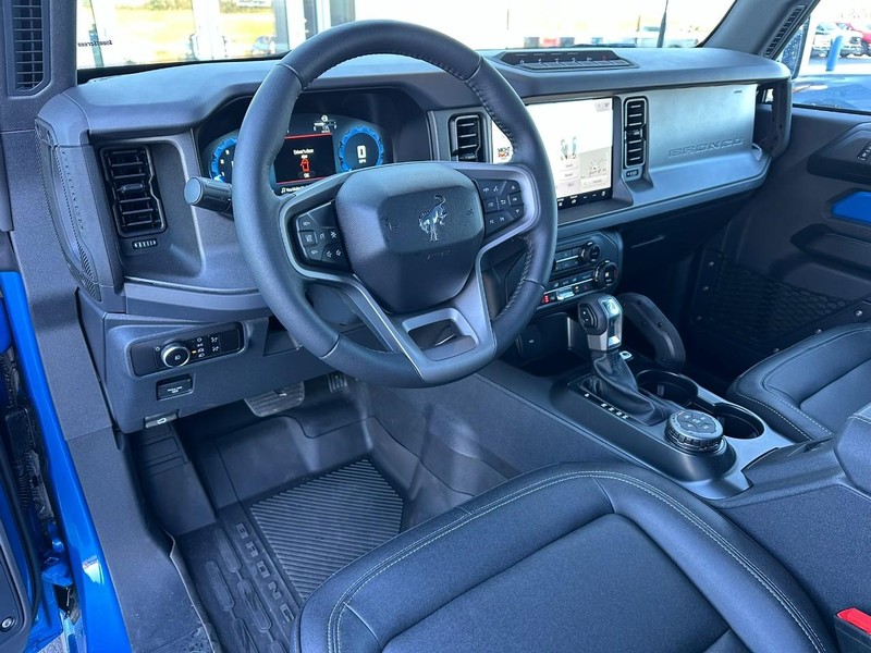 Ford Bronco Vehicle Full-screen Gallery Image 10