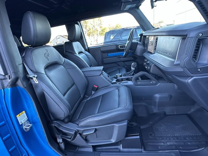 Ford Bronco Vehicle Full-screen Gallery Image 13