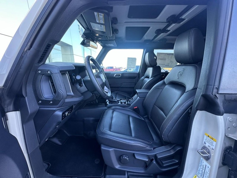 Ford Bronco Vehicle Full-screen Gallery Image 07