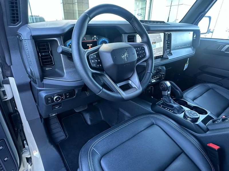 Ford Bronco Vehicle Full-screen Gallery Image 10