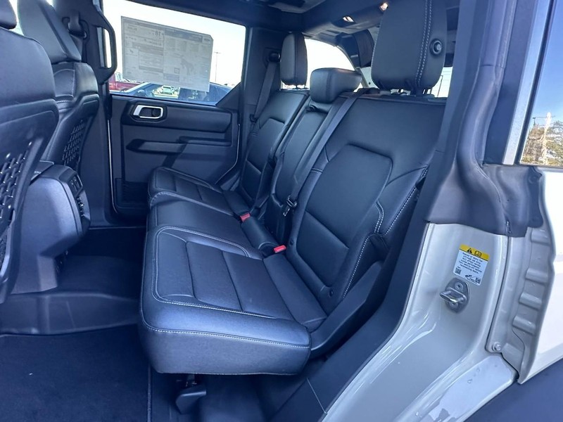 Ford Bronco Vehicle Full-screen Gallery Image 11