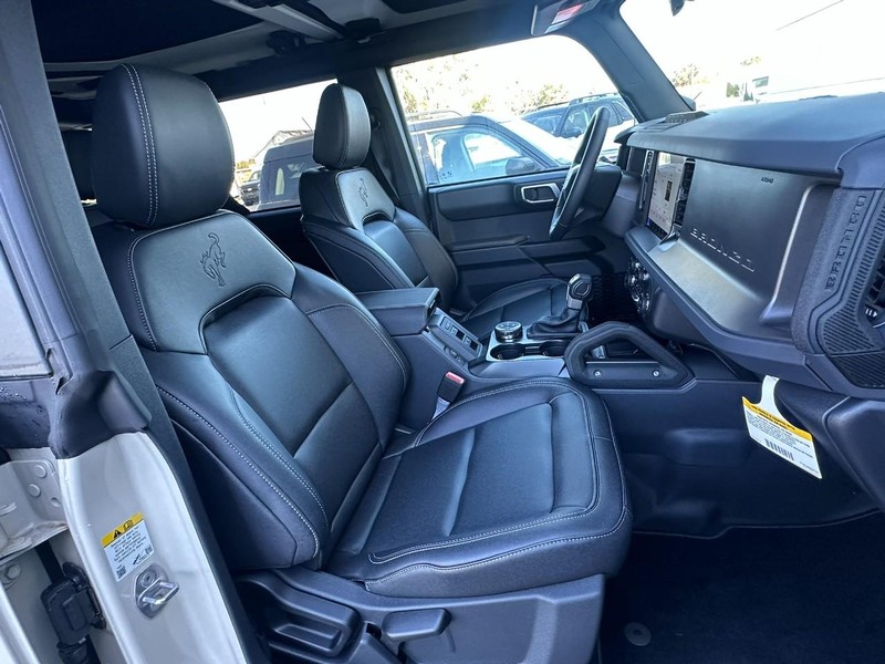 Ford Bronco Vehicle Full-screen Gallery Image 15