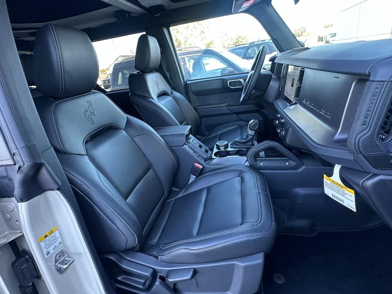 Ford Bronco Vehicle Full-screen Gallery Image 16