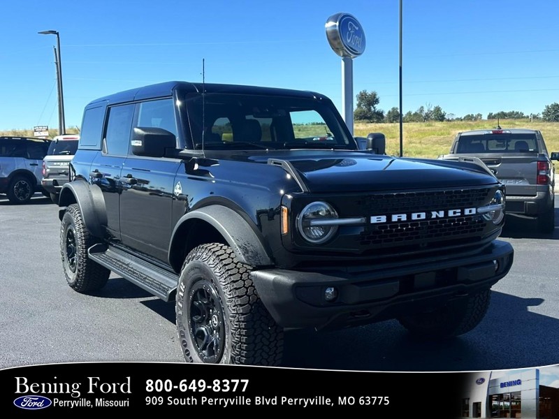 Ford Bronco Vehicle Full-screen Gallery Image 01