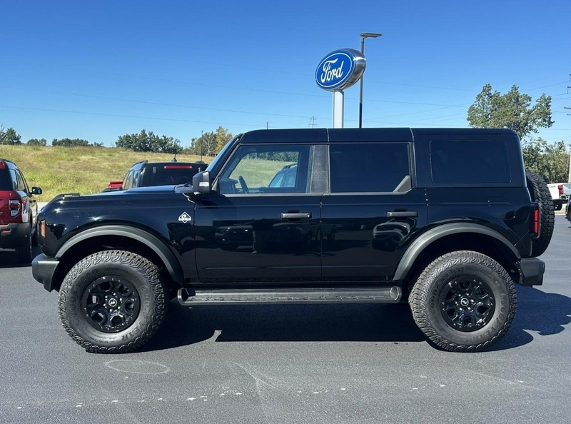 Ford Bronco Vehicle Full-screen Gallery Image 05
