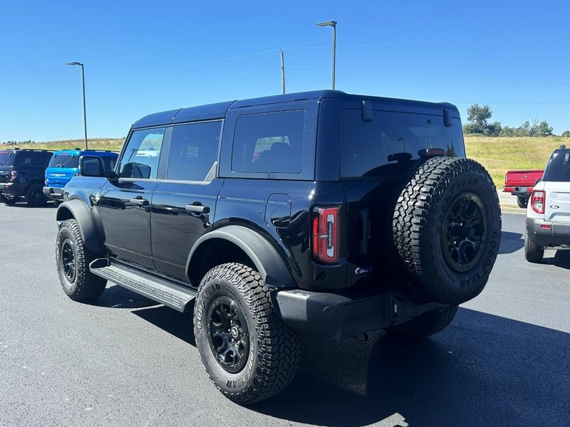 Ford Bronco Vehicle Full-screen Gallery Image 06