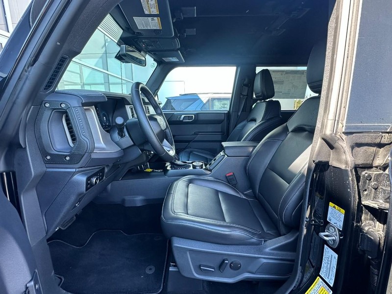 Ford Bronco Vehicle Full-screen Gallery Image 07