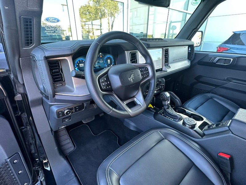 Ford Bronco Vehicle Full-screen Gallery Image 10