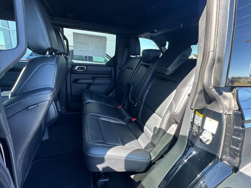 Ford Bronco Vehicle Full-screen Gallery Image 11