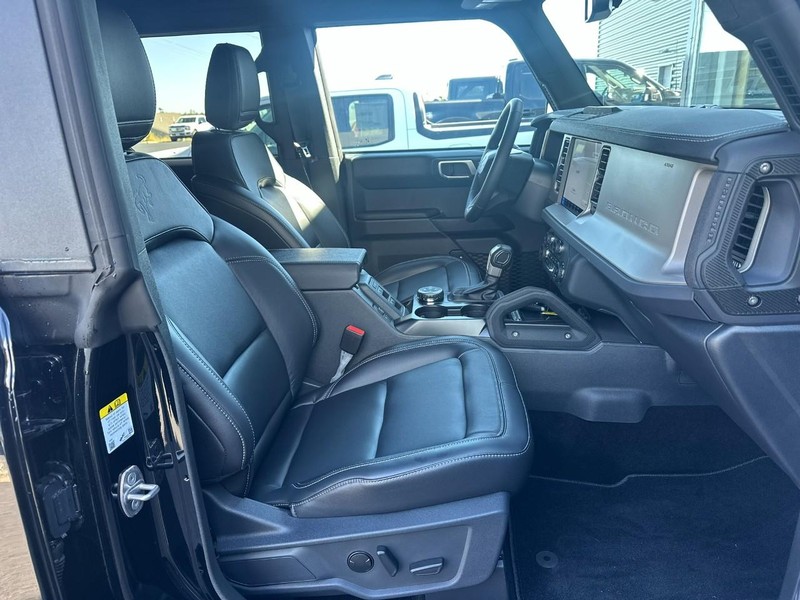 Ford Bronco Vehicle Full-screen Gallery Image 12