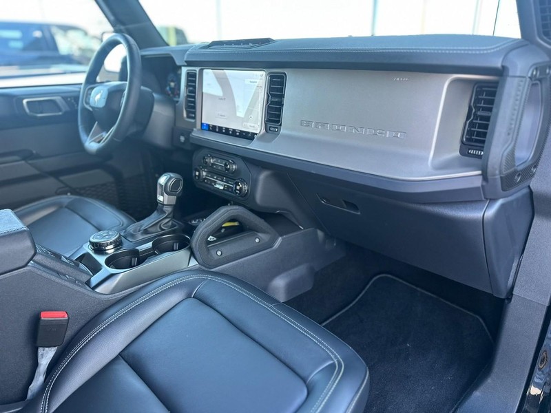 Ford Bronco Vehicle Full-screen Gallery Image 13