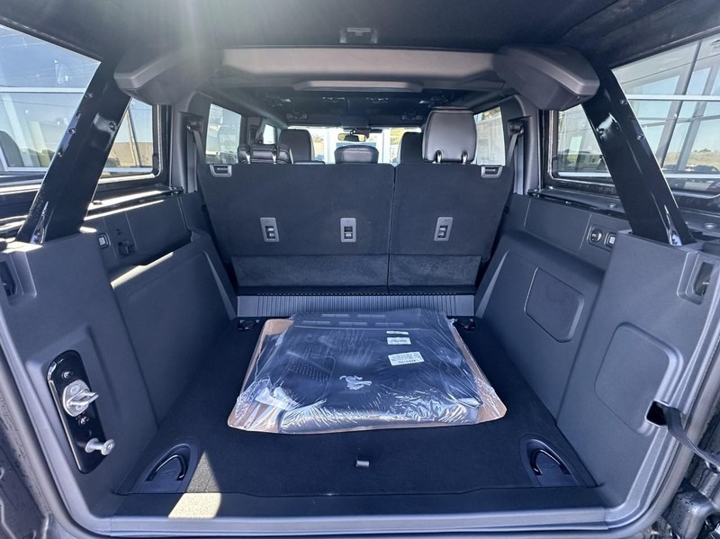 Ford Bronco Vehicle Full-screen Gallery Image 14