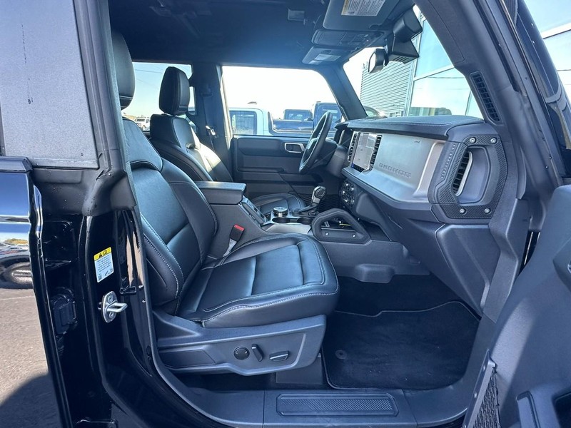Ford Bronco Vehicle Full-screen Gallery Image 15