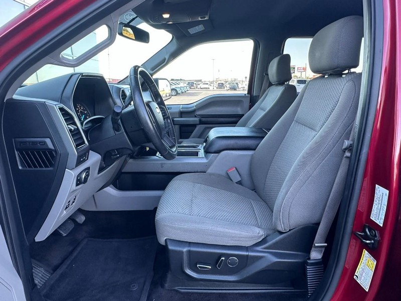 Ford F-150 Vehicle Full-screen Gallery Image 07