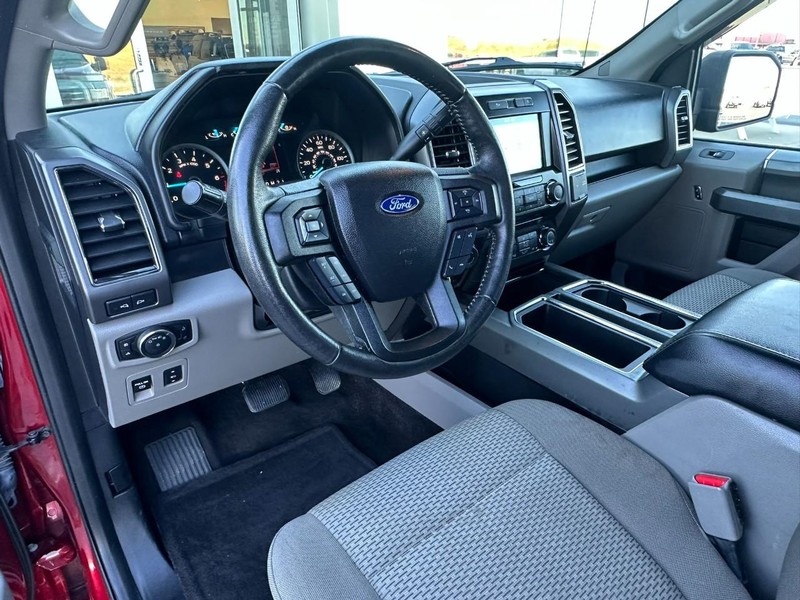 Ford F-150 Vehicle Full-screen Gallery Image 09