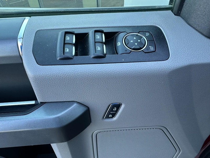 Ford F-150 Vehicle Full-screen Gallery Image 11