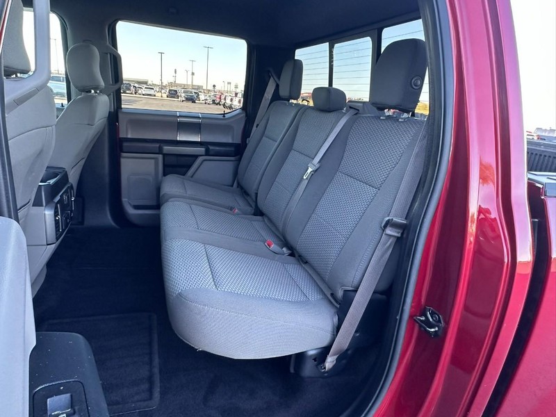 Ford F-150 Vehicle Full-screen Gallery Image 12