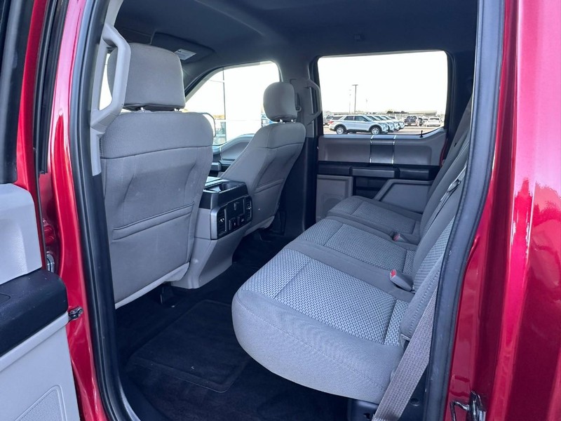 Ford F-150 Vehicle Full-screen Gallery Image 13