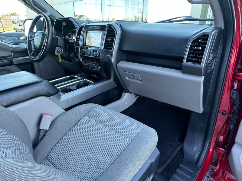 Ford F-150 Vehicle Full-screen Gallery Image 15