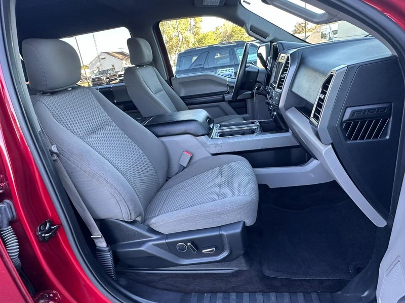 Ford F-150 Vehicle Full-screen Gallery Image 16