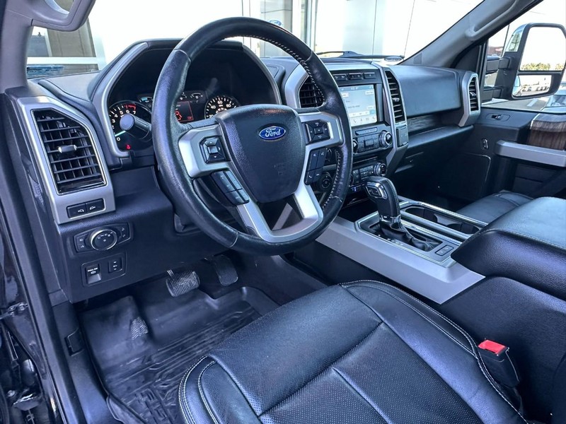 Ford F-150 Vehicle Full-screen Gallery Image 11