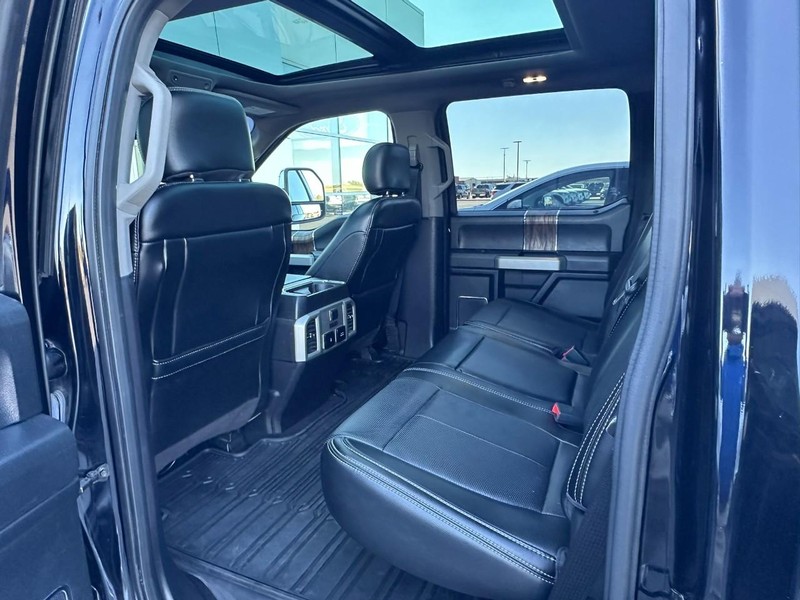 Ford F-150 Vehicle Full-screen Gallery Image 14
