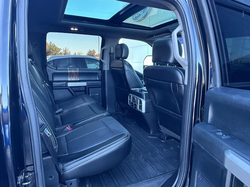 Ford F-150 Vehicle Full-screen Gallery Image 15